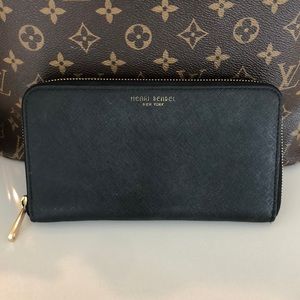 Henri Bendel West 57th zip around wallet